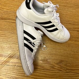 Adidas white leather w/black tennis shoes